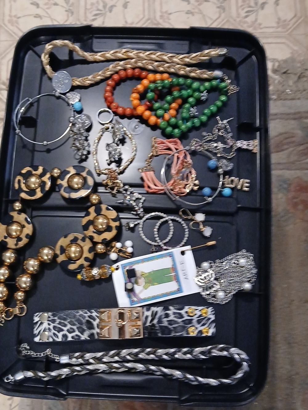 Assorted Womenβs Fashion Jewelry Set in Gold, Black, Green, Orange